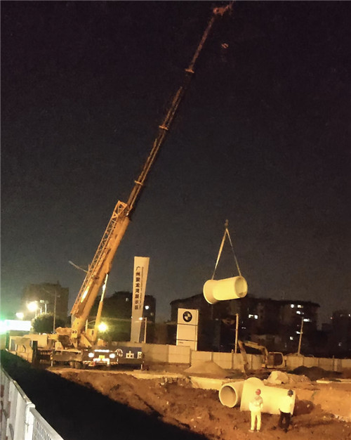 赛罕区“弯臂矫正”—— 吊车的 “形变补偿” 技术