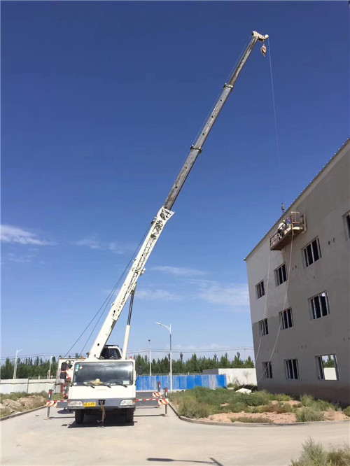 赛罕区“轻装强干”—— 吊车的 “轻量化臂架” 技术